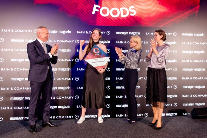 Walter Sinn, Dr. Sara Marquart, Dorothee Blessing and Isabell Hülsen (left to right) at the Game Changer Award 2025